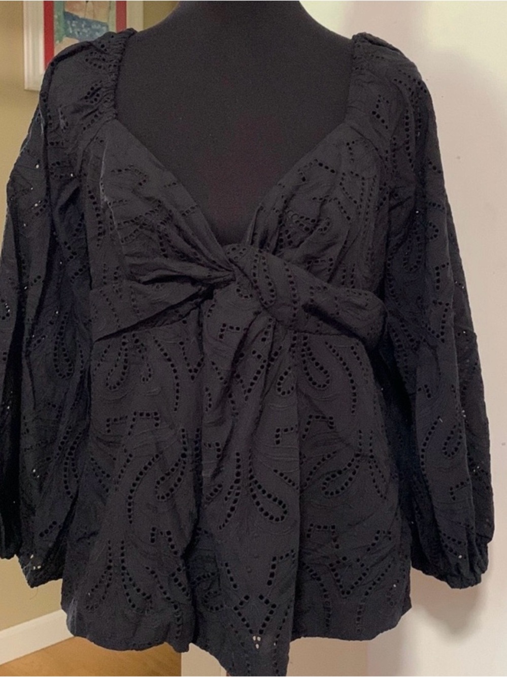 Banana Republic Black Eyelet Tie-Front Women's Top size Small. Like new.